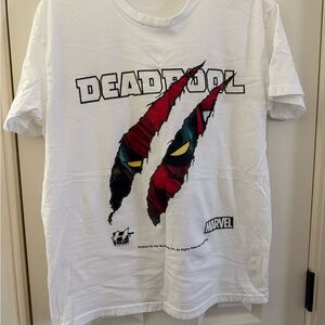 Marvel Deadpool White and Red Graphic Tee